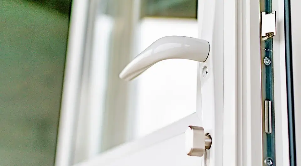 ремонт пластикових дверей київ